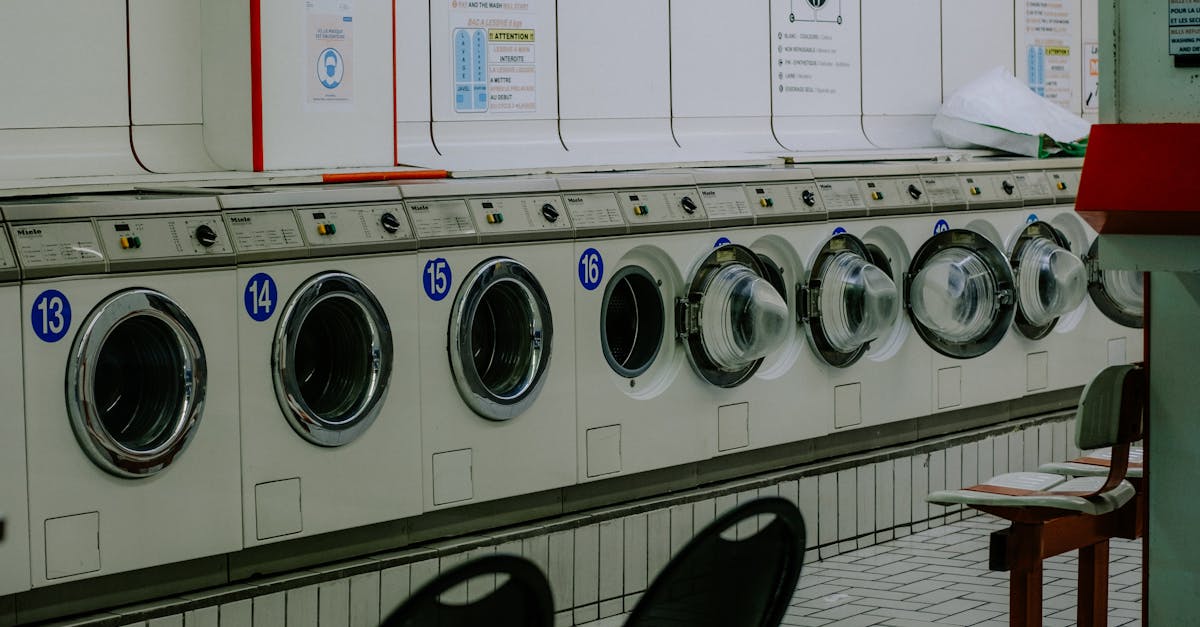 Seasonal Changes in Perth Laundromats' Operating Hours